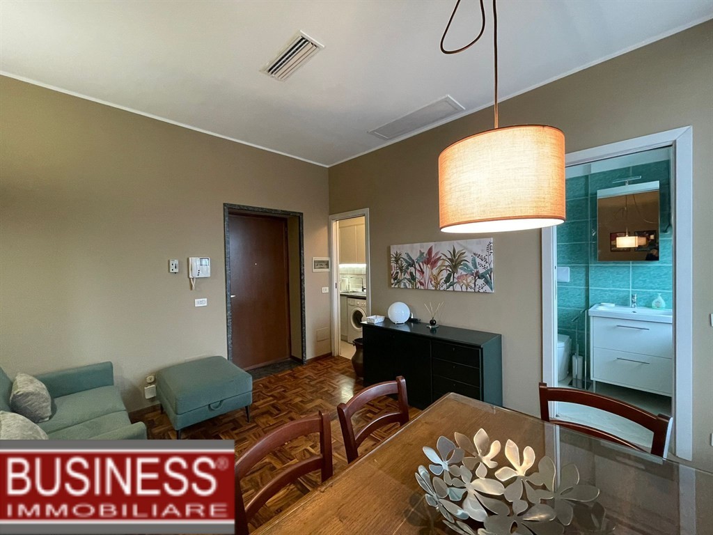 MILANO, MM SAN BABILA - BILOCALE ARREDATO PIANO ALTO, LIBERO SUBITO