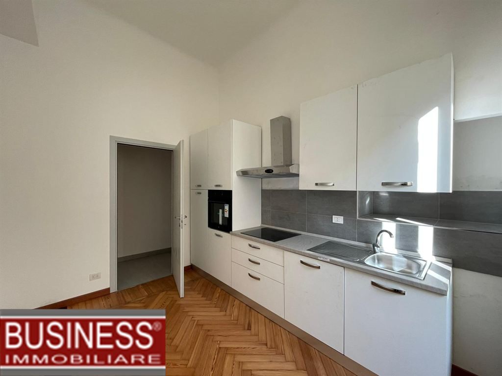 MILANO, PORTA ROMANA - APPARTAMENTO ARREDATO DI SOLA CUCINA