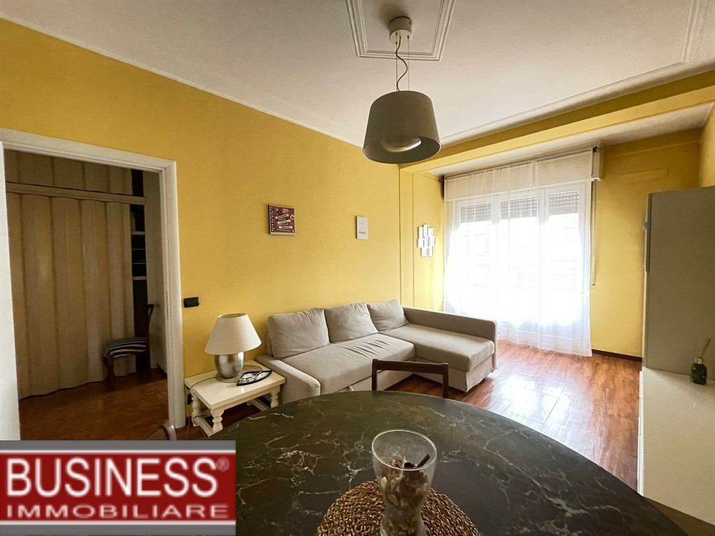 MILANO, ZONA SEMPIONE - AMPIO BILOCALE AL QUARTO PIANO