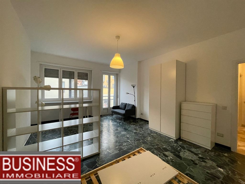 MILANO, PIAZZA ABBIATEGRASSO/CHIESA ROSSA - AMPIO MONOLOCALE ARREDATO