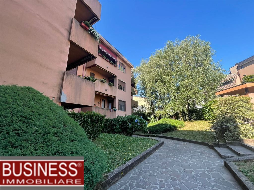 LISSONE -VIA CARLO PORTA - TRE LOCALI DI 105 MQ CON BOX