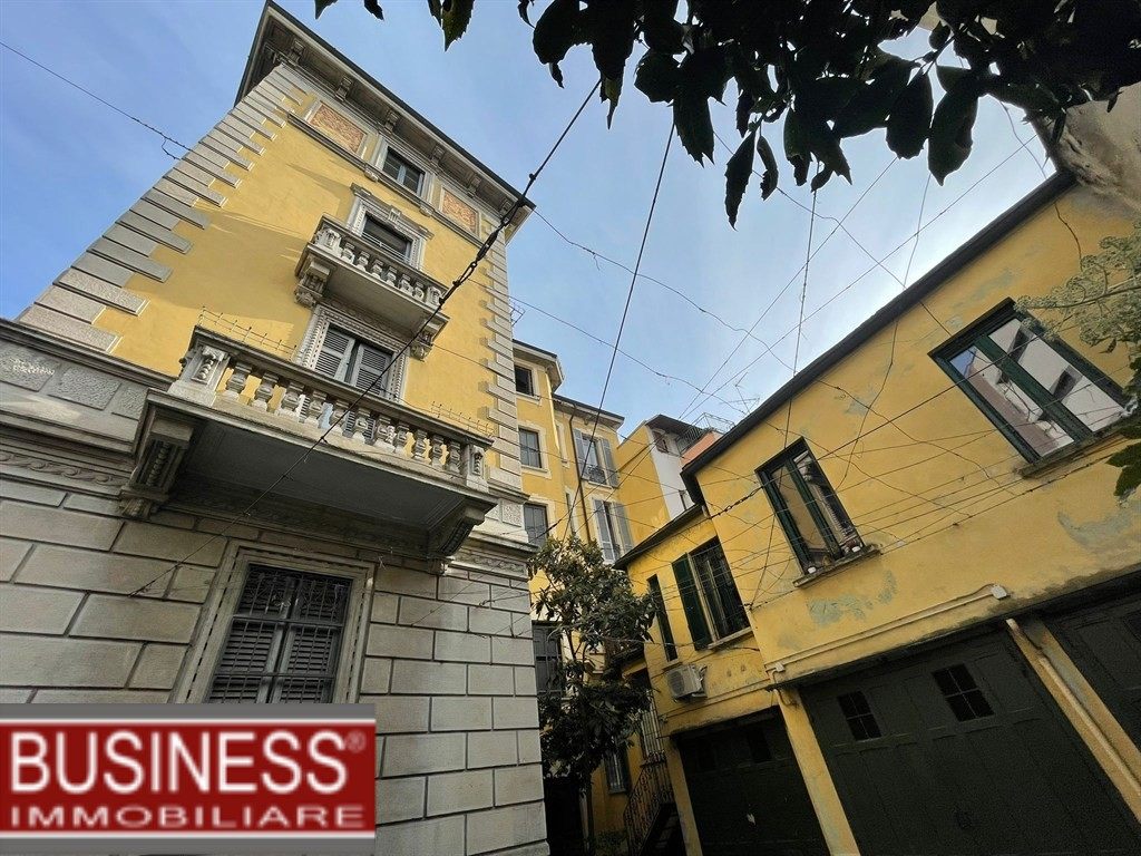 PIAZZA V GIORNATE - CINQUE LOCALI IN FASE DI RISTRUTTURAZIONE