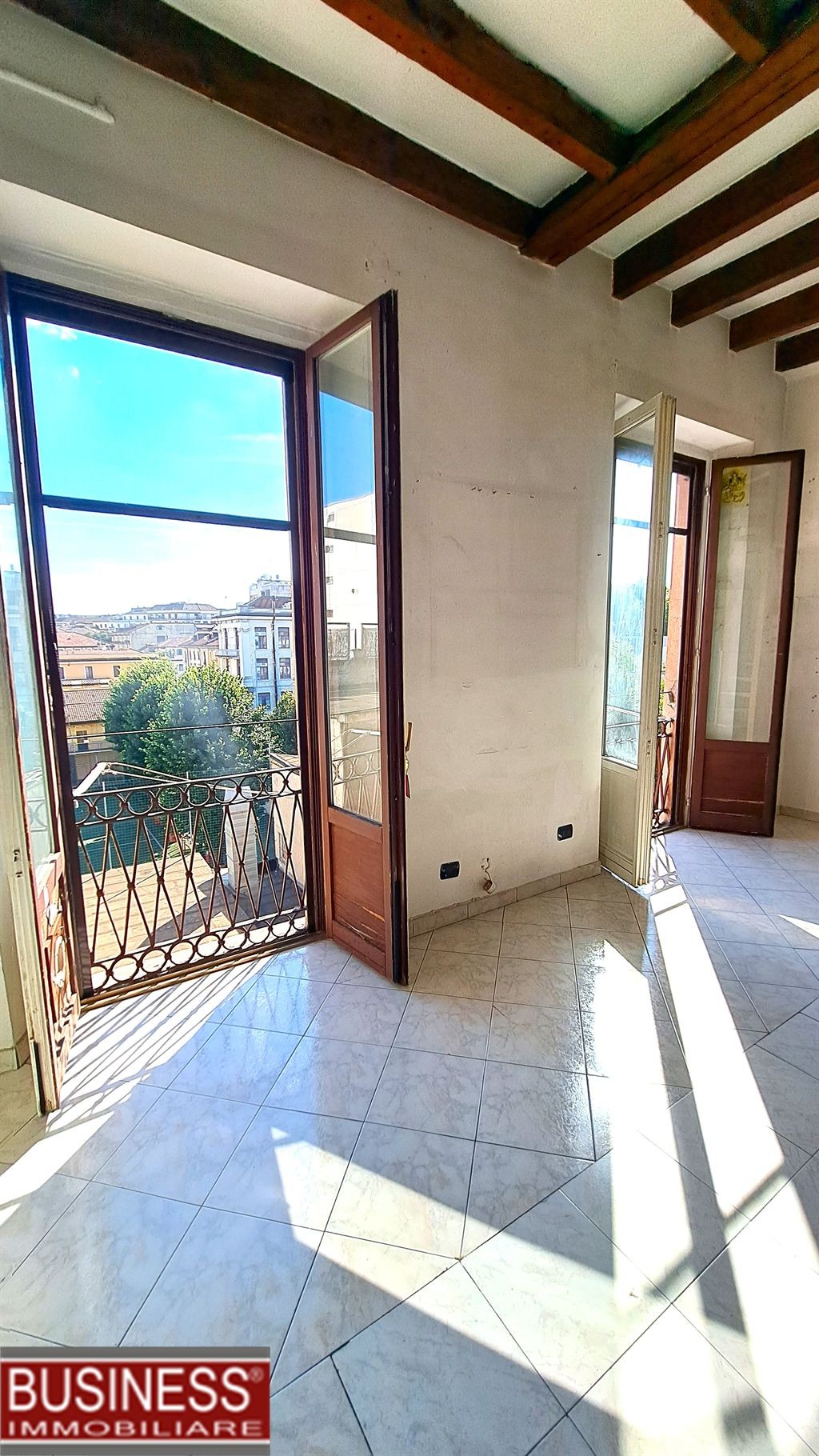 MILANO - VIA PLINIO TRILOCALE ULTIMO PIANO