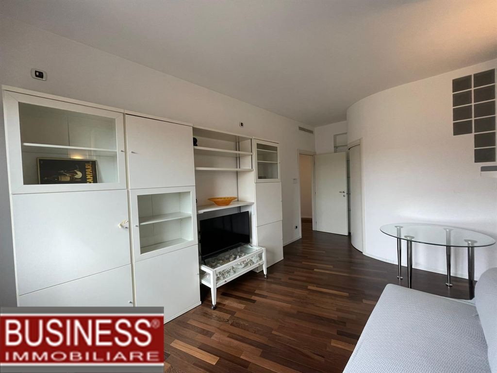 MILANO, PORTA VENEZIA - AMPIO BILOCALE ARREDATO