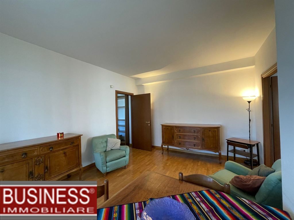 MILANO, MM PORTELLO - TRILOCALE ARREDATO CON BALCONE