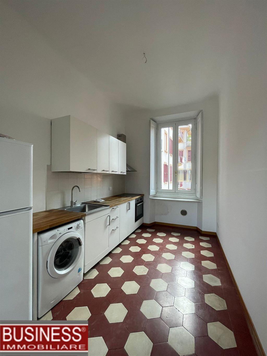MILANO, PORTA ROMANA - APPARTAMENTO PARZIALMENTE ARREDATO CON TERRAZZO