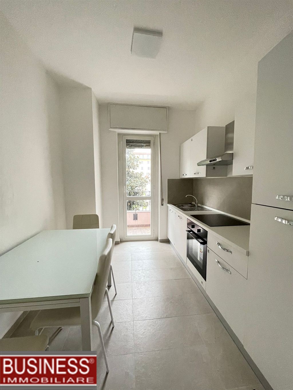 MILANO, PORTA ROMANA - QUADRILOCALE ARREDATO CON DOPPI BALCONI